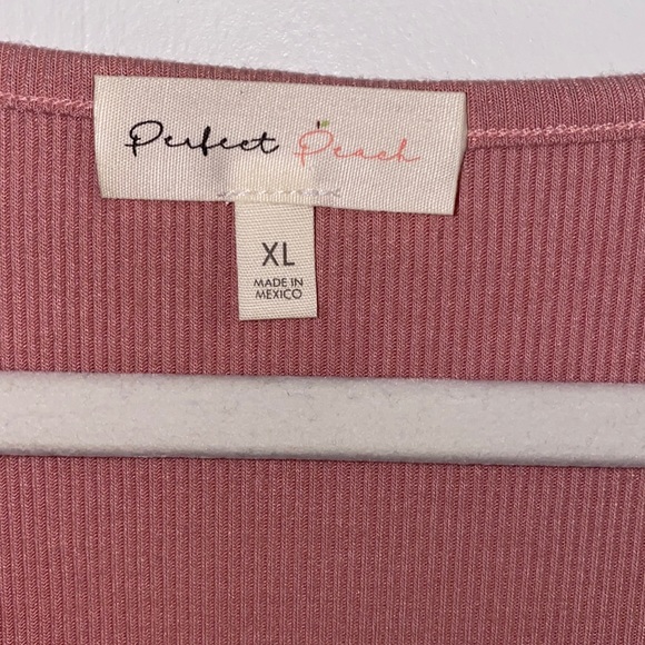 Flowy Mauve tank top with faux buttons - Picture 2 of 5